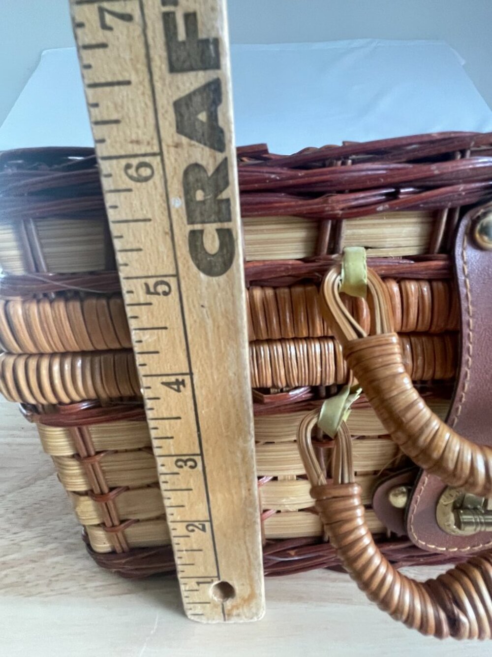 Elizabeth Arden Vintage Picnic Basket Set Wicker Red Gingham 4 Person - Picture 8 of 10